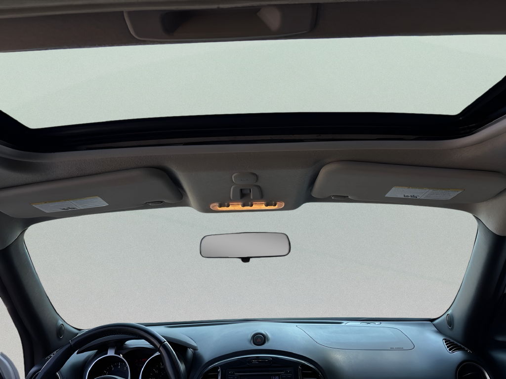 Used 2013 White Nissan SL image 17
