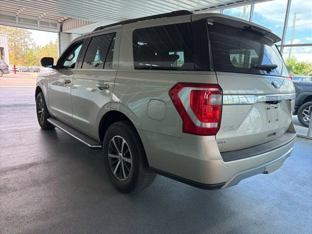 Used 2018 White Gold Metallic Ford XLT image 11