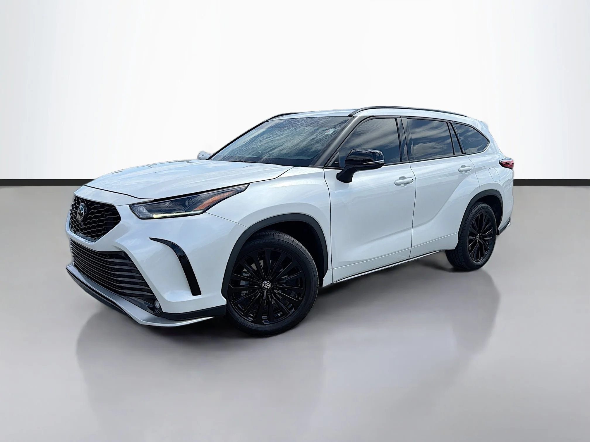 Used 2023 Pearl Toyota XSE image 1