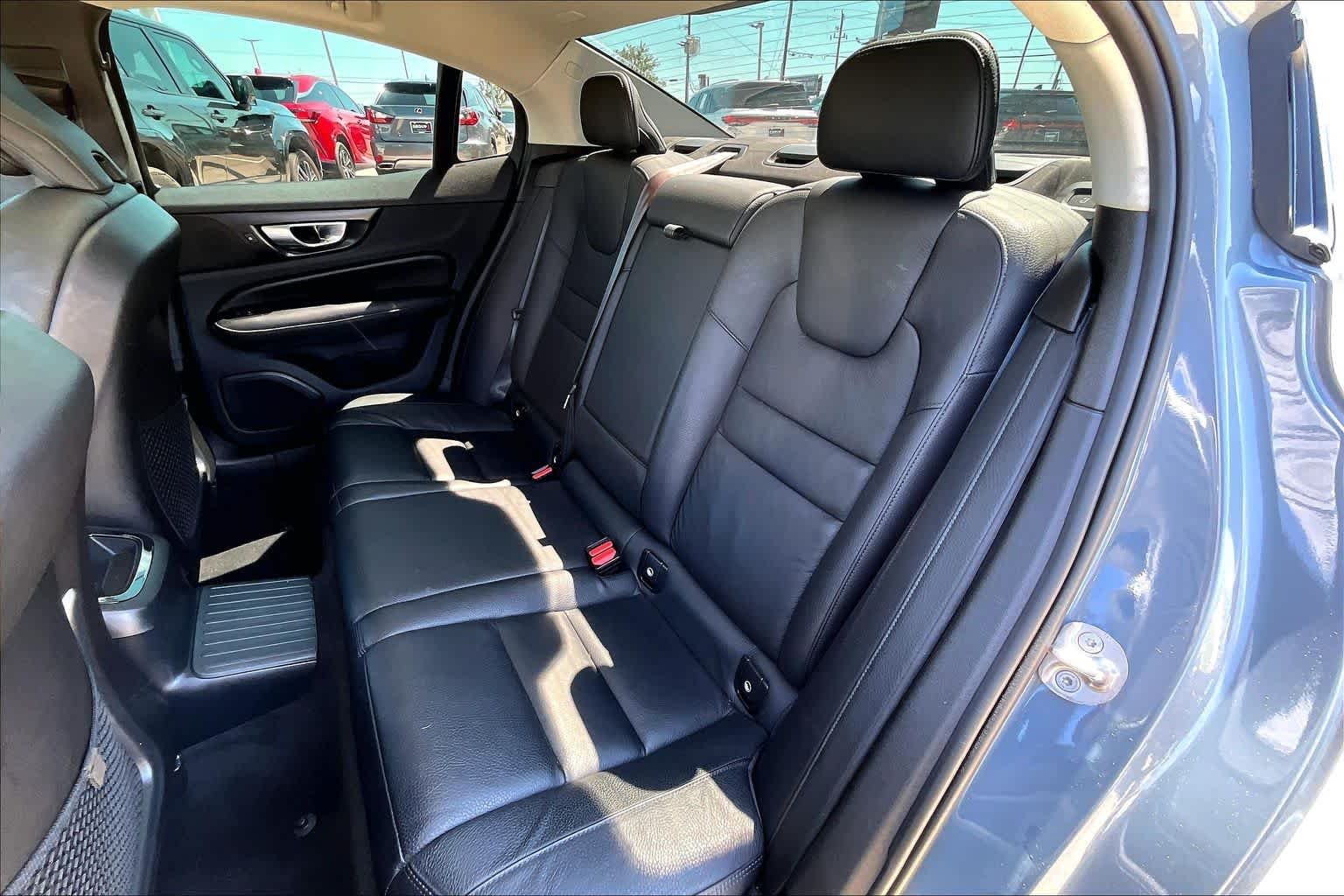 Used 2024 Thunder Grey Metallic Volvo Ultimate Dark Theme image 21