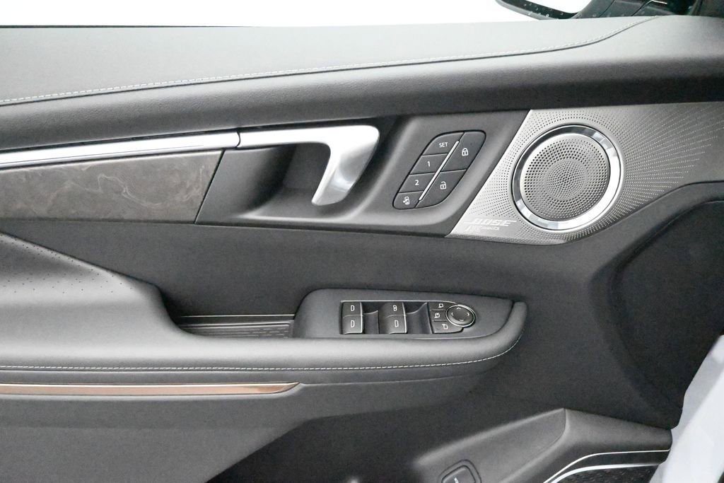 New 2026 Iridescent White Tricoat Buick Avenir image 11