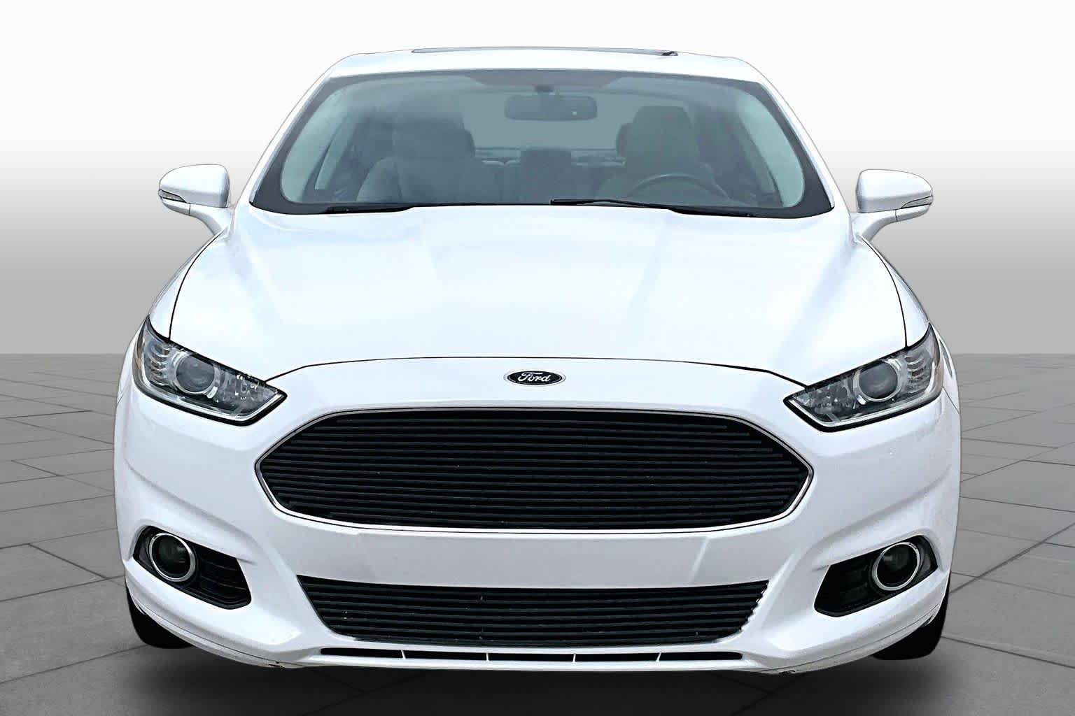 Used 2016 Oxford White Ford Titanium image 4