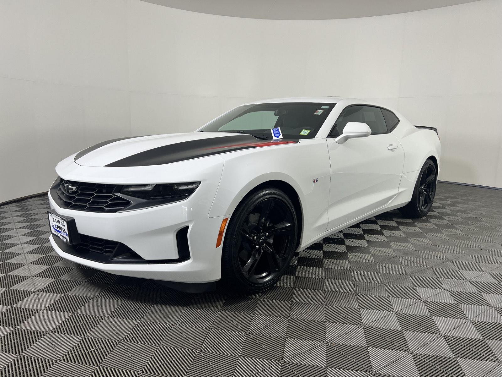 Used 2024 Summit White Chevrolet 2LT image 27