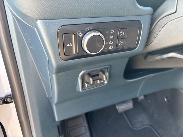 New 2025 Space White Metallic Ford XLT image 15