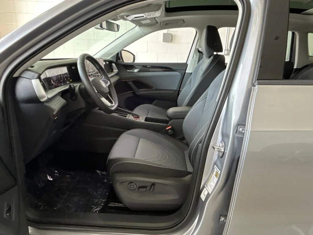 2026 Volkswagen Tiguan SE - Photo 9