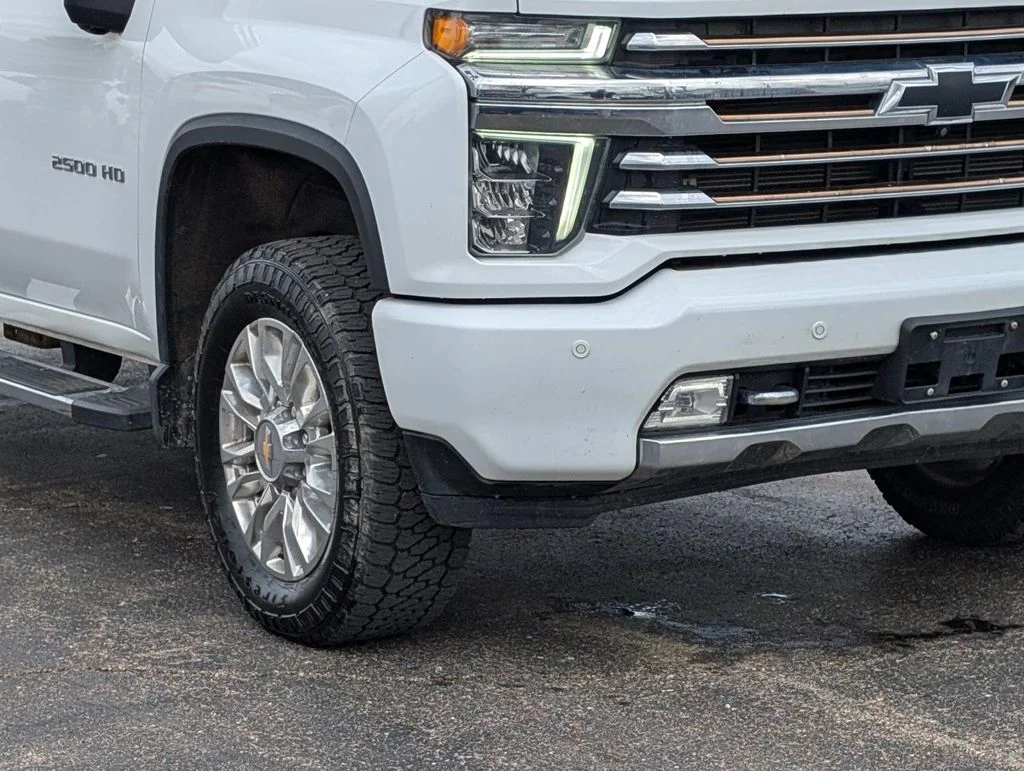 Used 2021 White Chevrolet High Country image 5