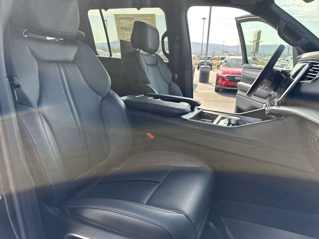 New 2026 High Gloss Black Exterior Paint Jeep Limited Reserve image 26