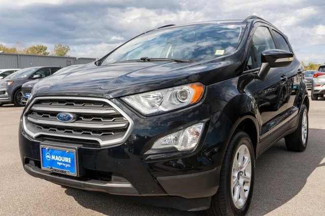 Used 2020 Black Ford SE image 2