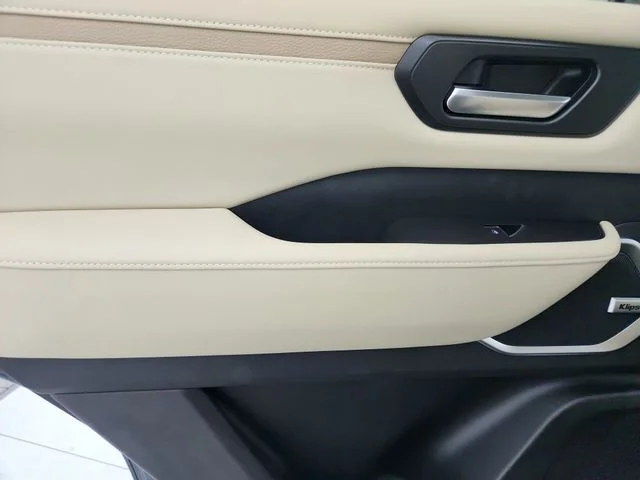 New 2026 White Nissan Platinum Reserve image 37