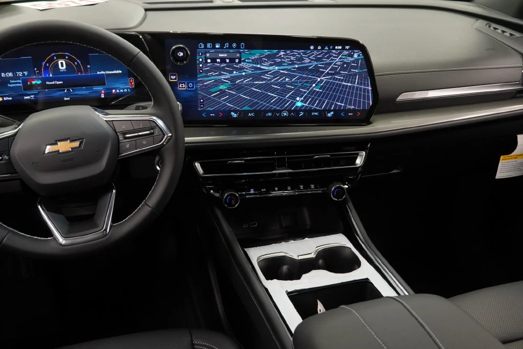 New 2027 Summit White Chevrolet LT image 14