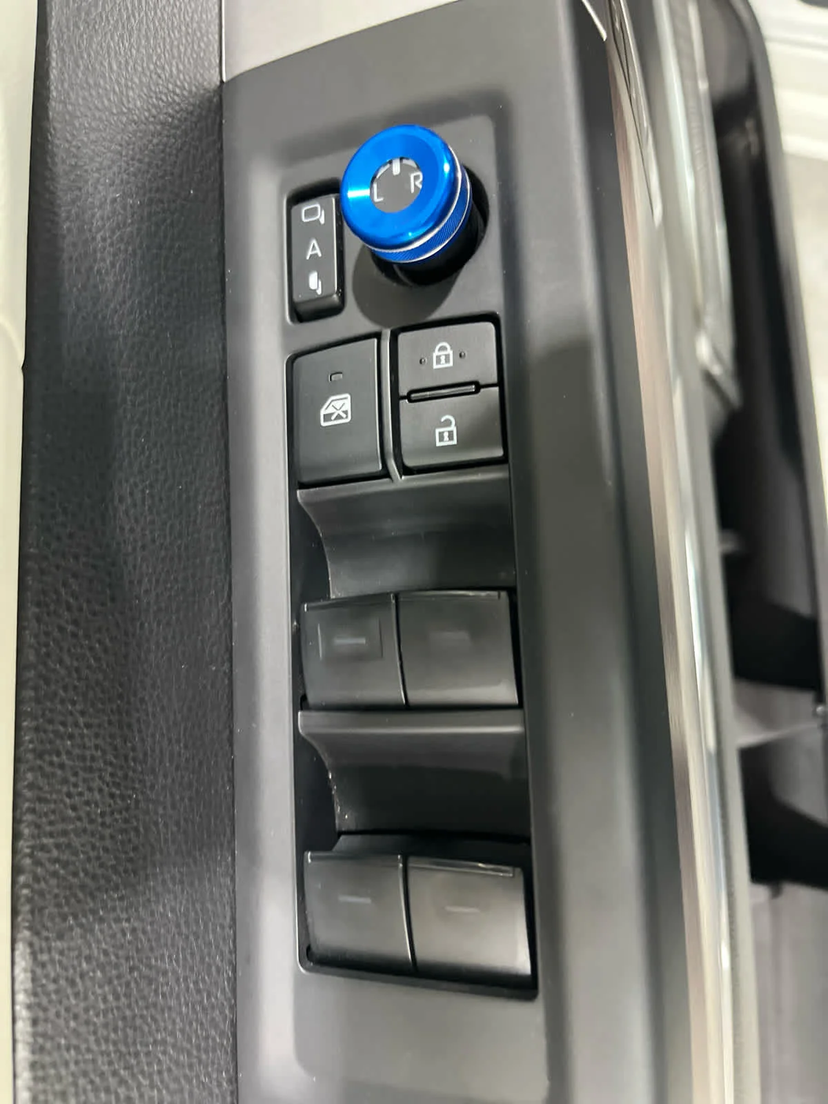 Used 2023  Toyota Capstone Hybrid image 15