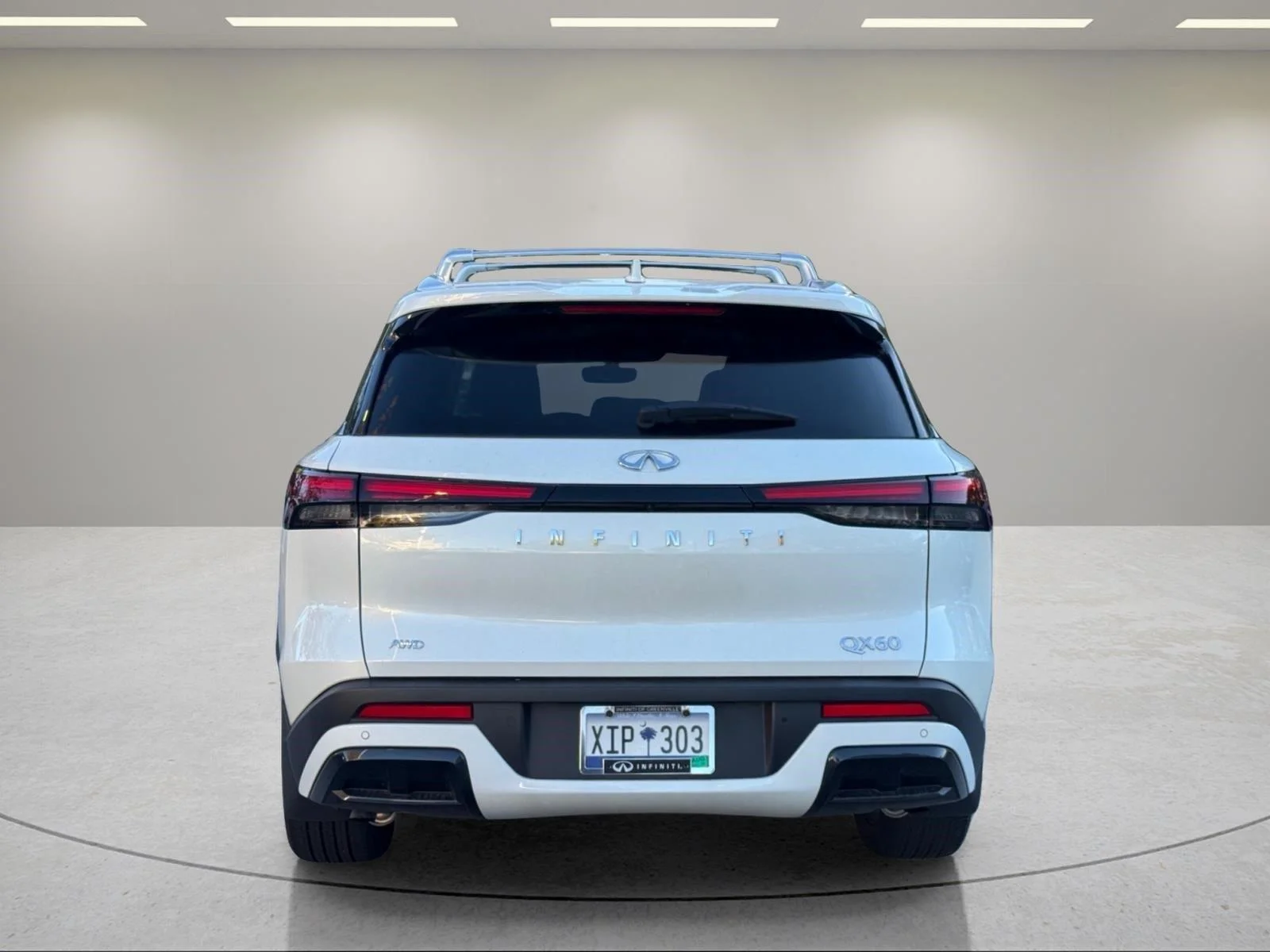 Used 2025 Majestic White INFINITI LUXE image 4