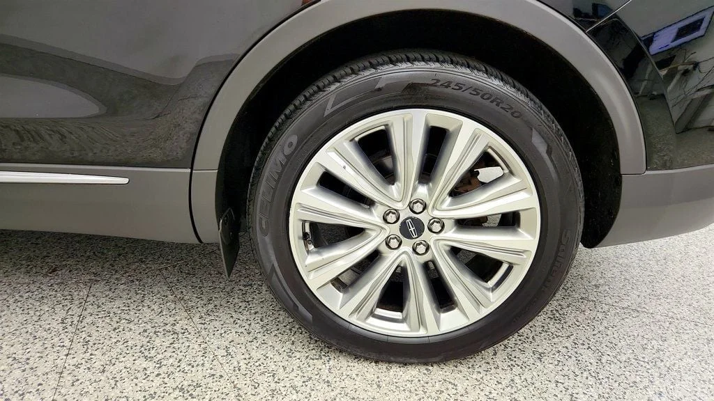 Used 2016 Black Velvet Lincoln AWD 4dr Reserve image 9