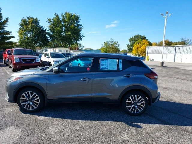 Used 2023 Gray Nissan SV image 9