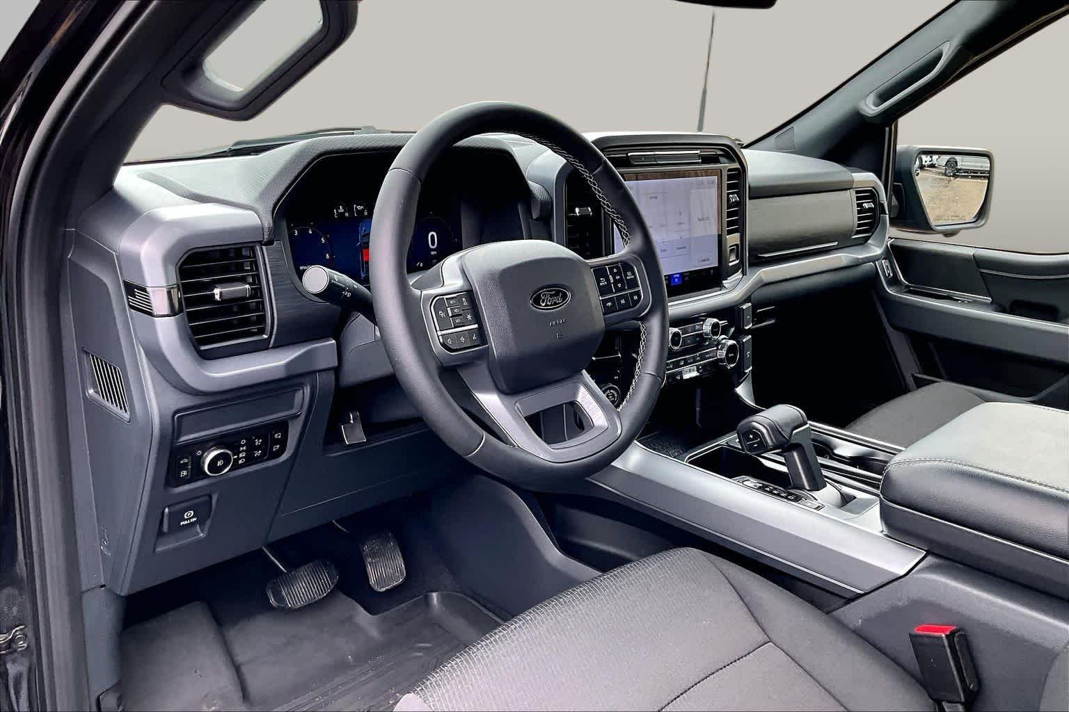 Used 2025 Agate Black Metallic Ford XLT image 18