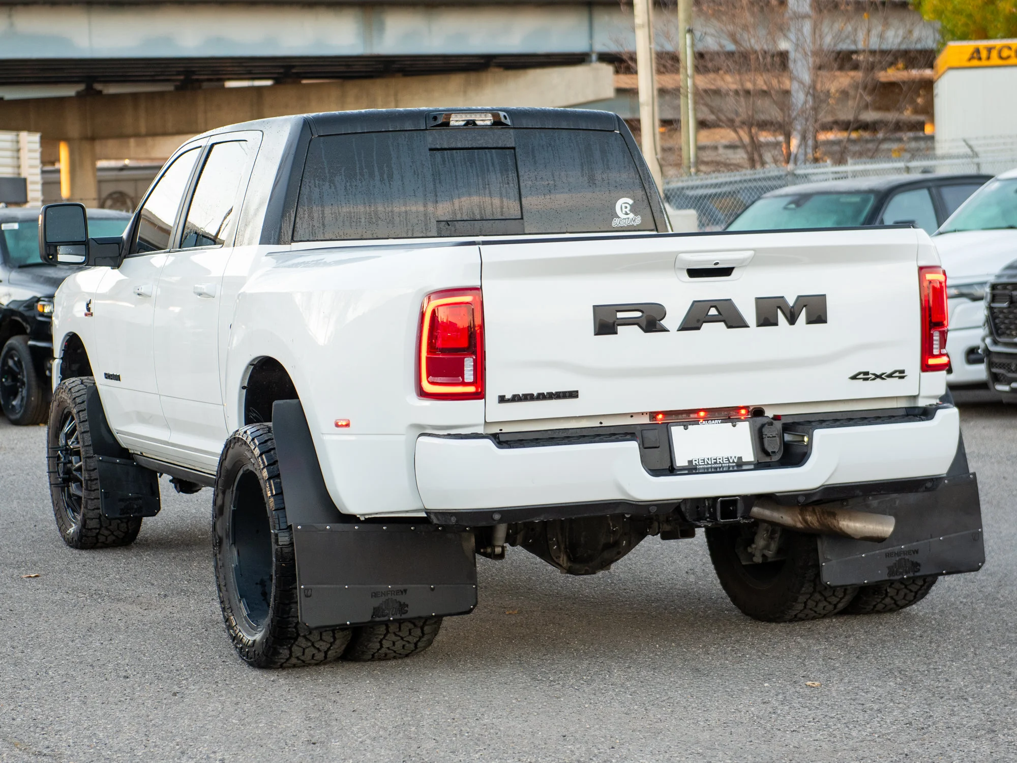 Used 2026 White RAM Laramie* Mega Cab 4x4, 2 Inch Lift, 35 Inch Tires image 4