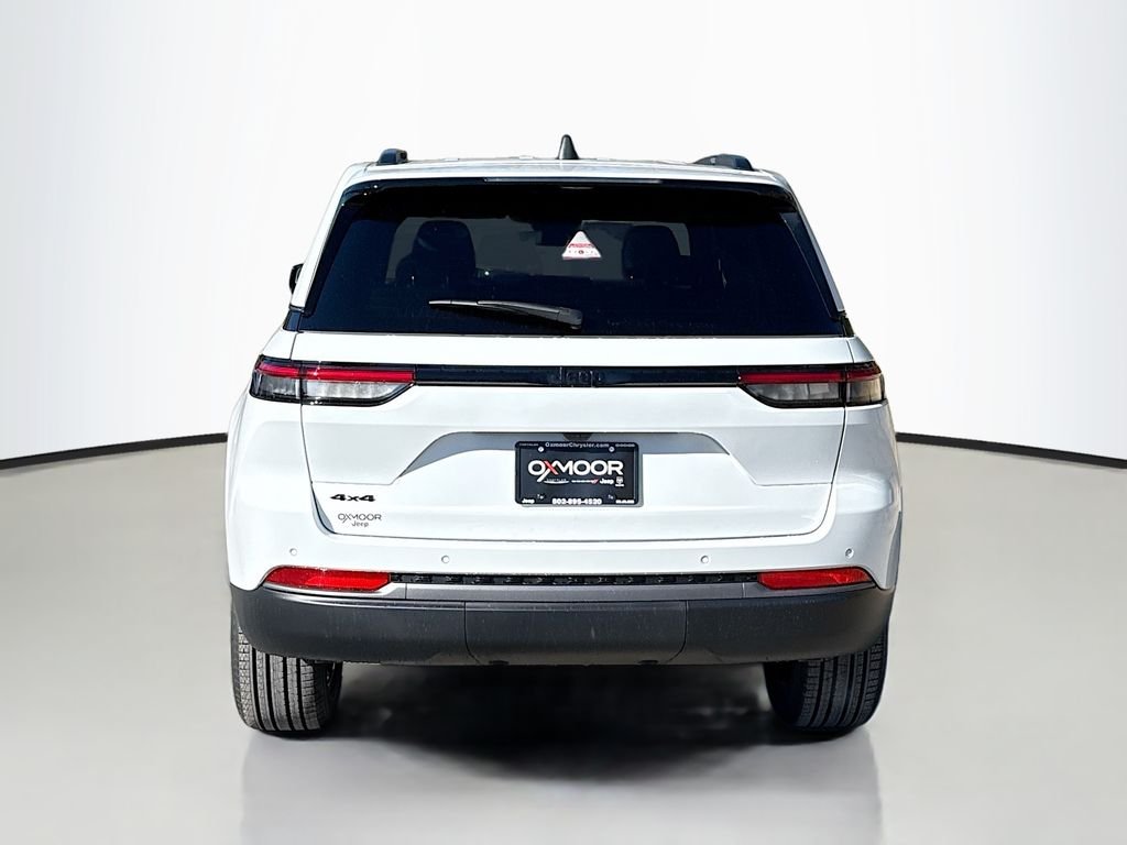 New 2026 Bright White Clear-Coat Exterior Paint Jeep Limited image 5