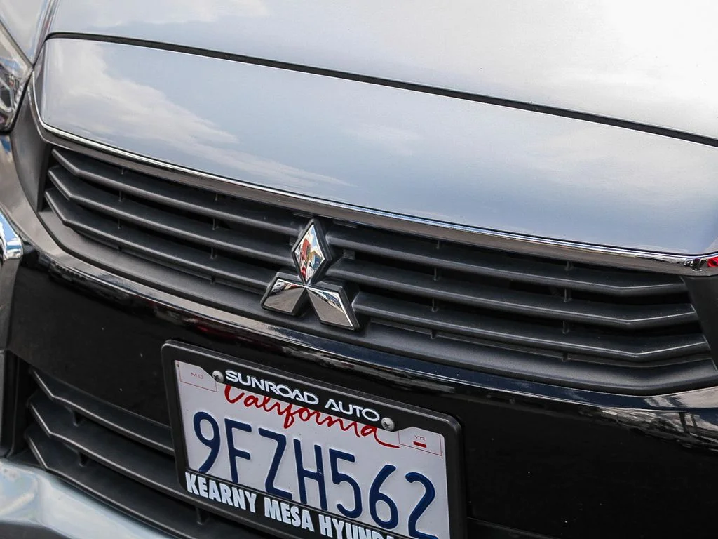 Used 2017  Mitsubishi SEL image 6