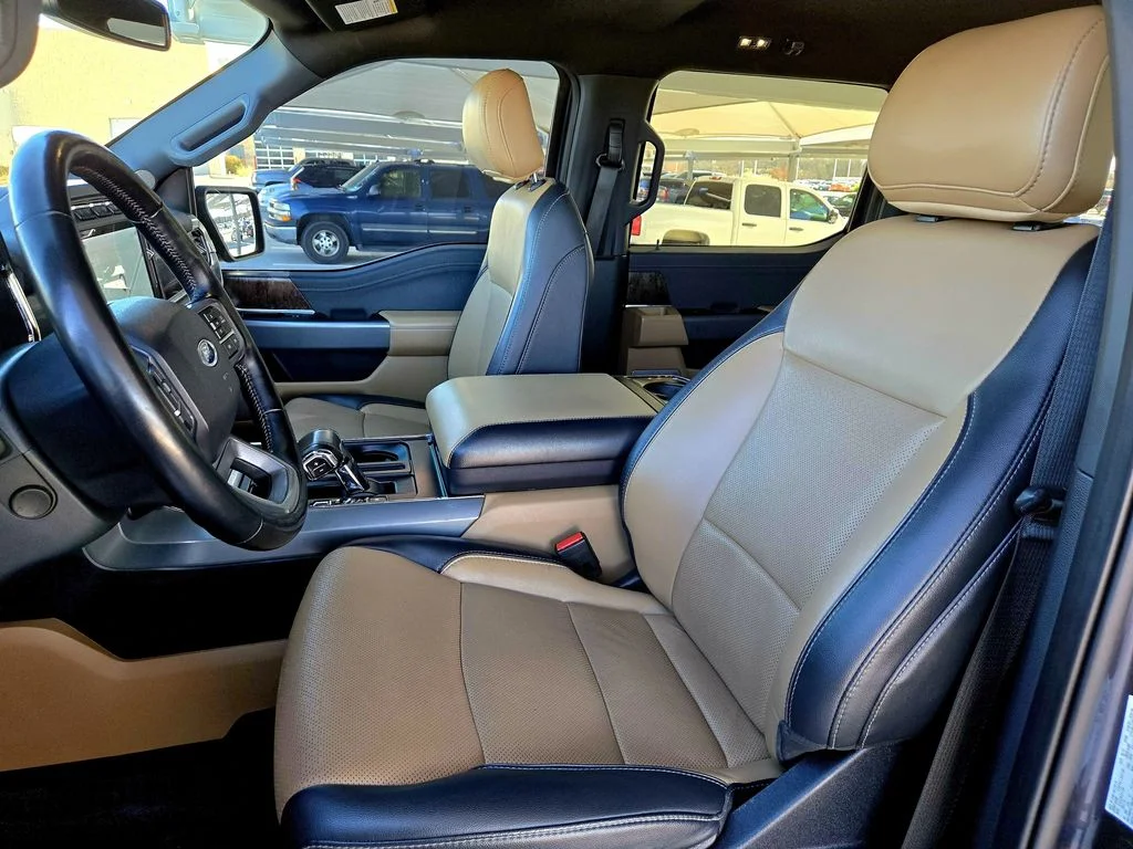 Used 2021  Ford Lariat image 26