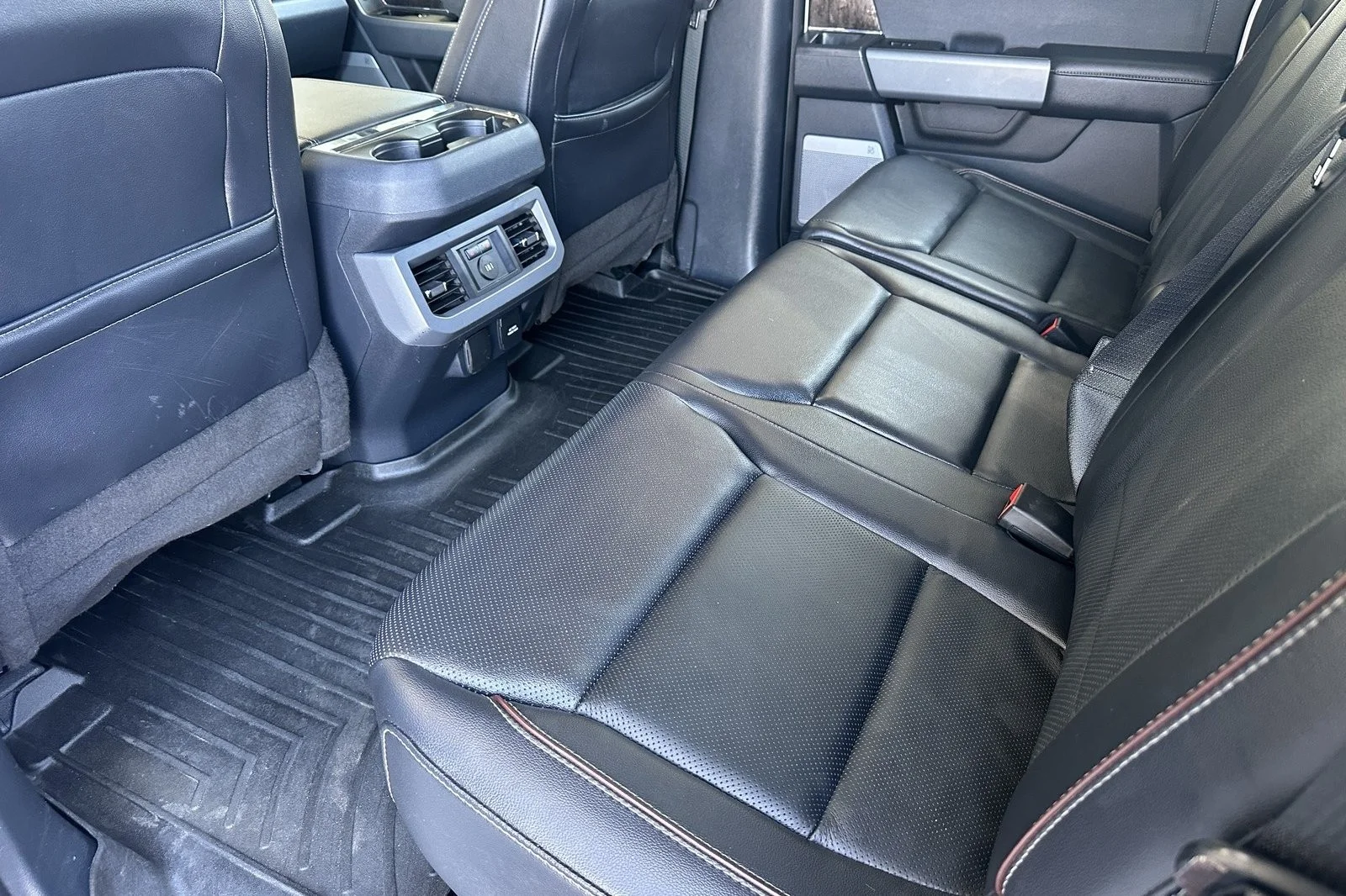 Used 2023 Oxford White Ford LARIAT image 11