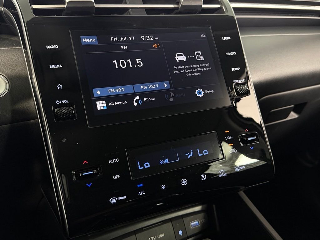 Used 2024 White Hyundai SEL image 19