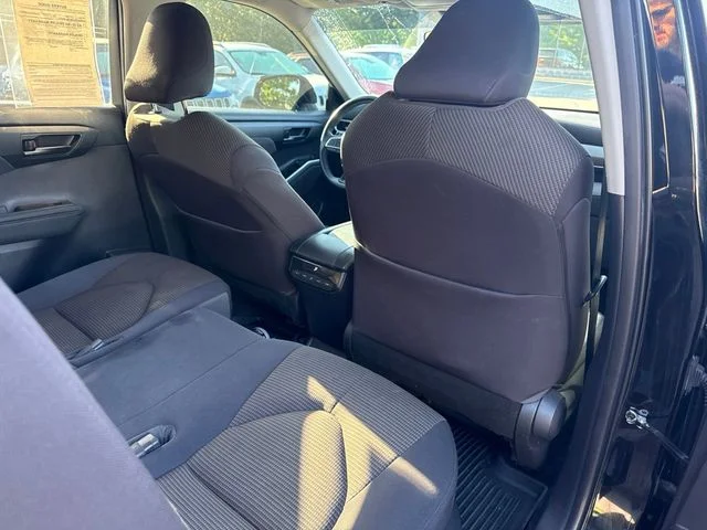 2023 Toyota Highlander LE - Photo 22