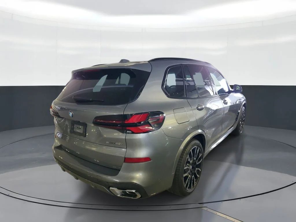 New 2026 Skyscraper Grey Metallic BMW sDrive40i image 3
