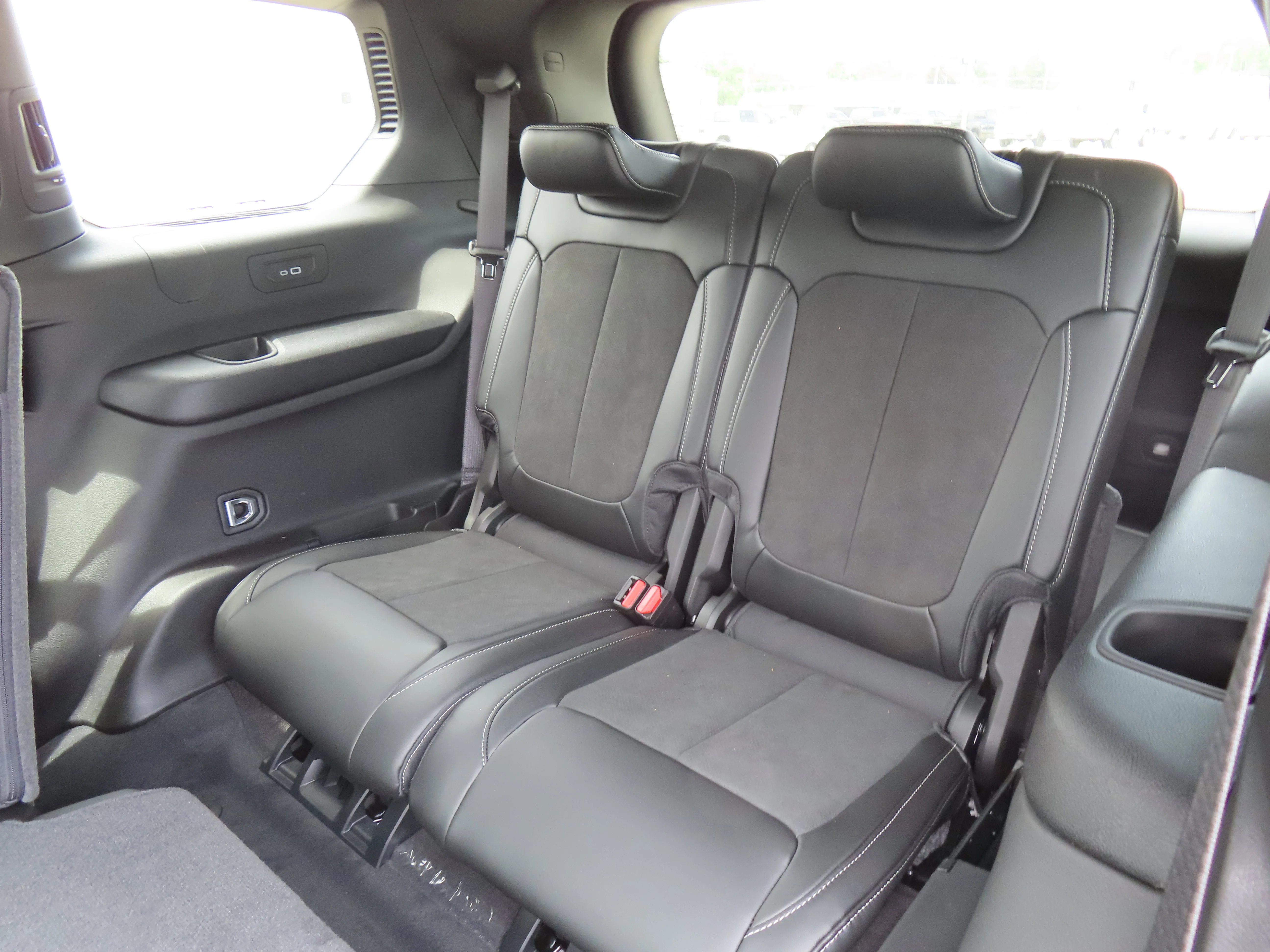 New 2026 Velvet Red Pearl-Coat Exterior Paint Jeep Laredo Altitude image 10