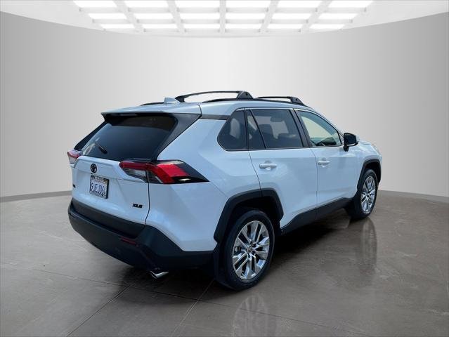 Certified Used 2023 PLATINUM WHITE PEARL MC. Toyota  image 5
