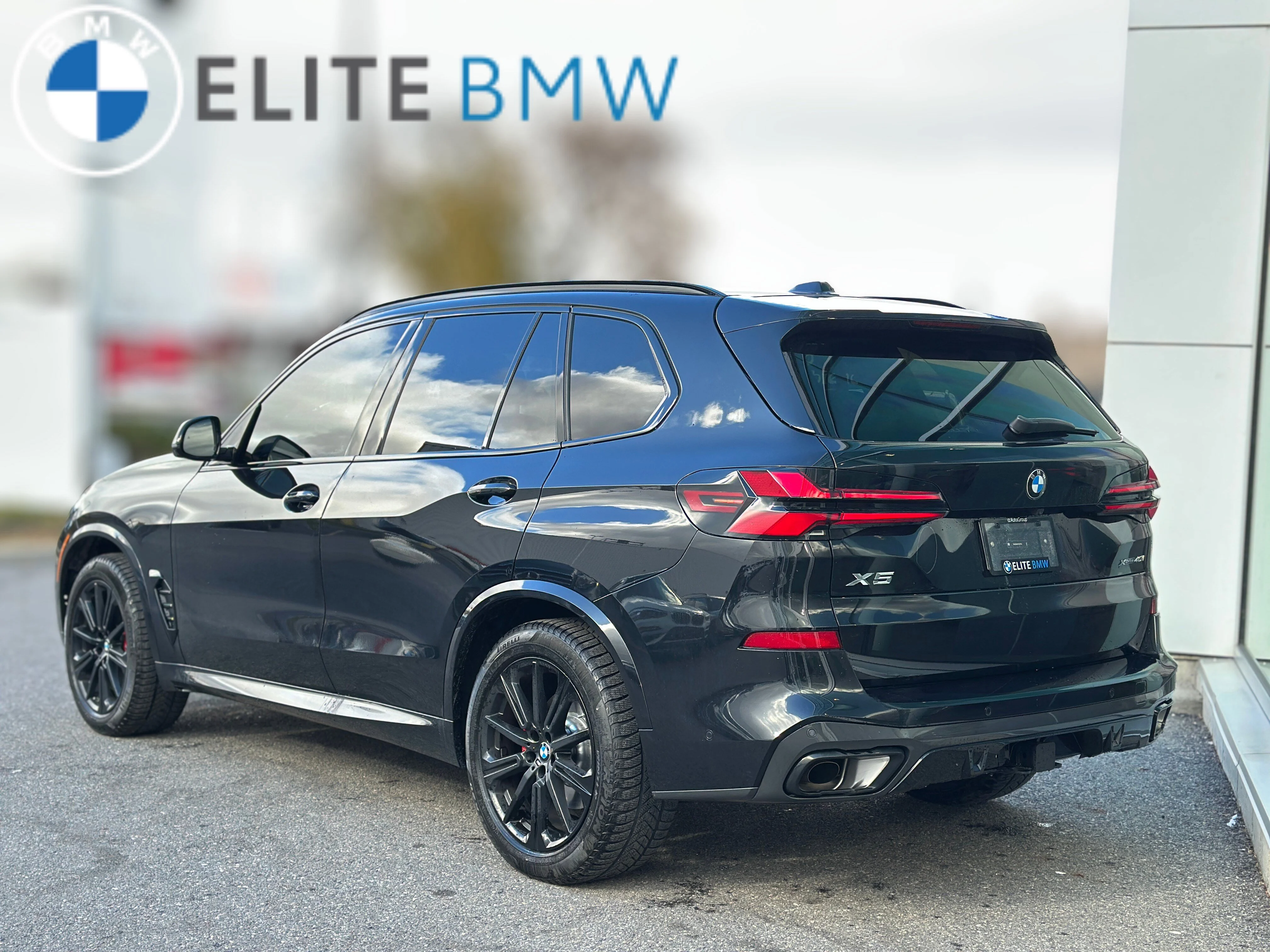 Used 2026 BLACK SAPPHIRE METALLIC BMW XDRIVE40I image 9