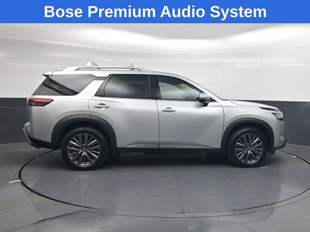 Used 2023 Silver Nissan SL image 3