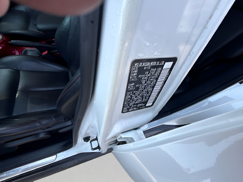Used 2013 White Nissan SL image 35