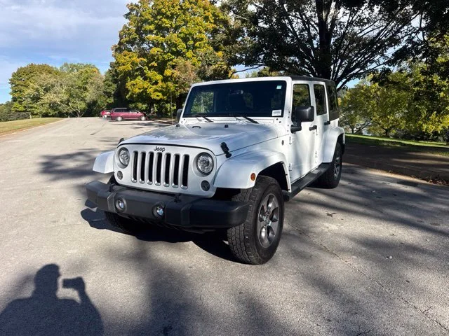 Used 2018 White Jeep Unlimited Sahara image 3