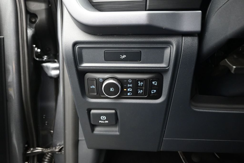 New 2026 Carbonized Gray Metallic Ford XLT image 12