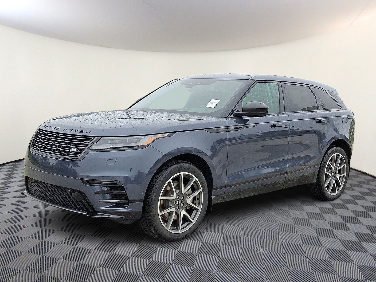 2026 Land Rover Range Rover Velar P400 Dynamic SE's photo
