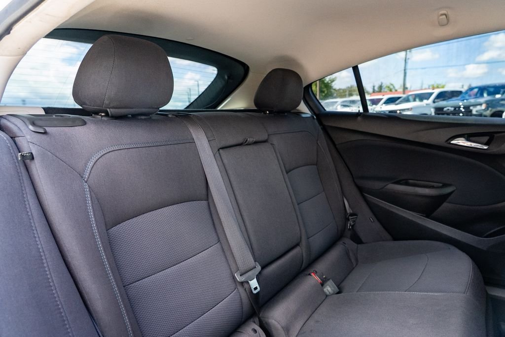 Used 2018 Summit White Chevrolet LT image 26