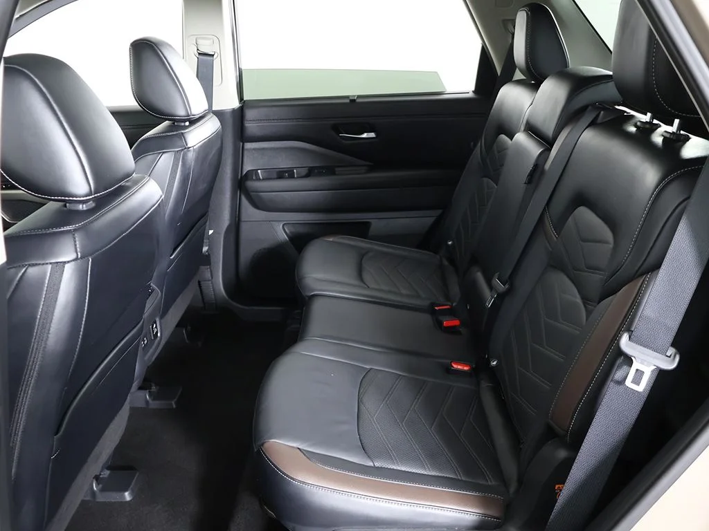 Used 2023 Beige Nissan Platinum image 41