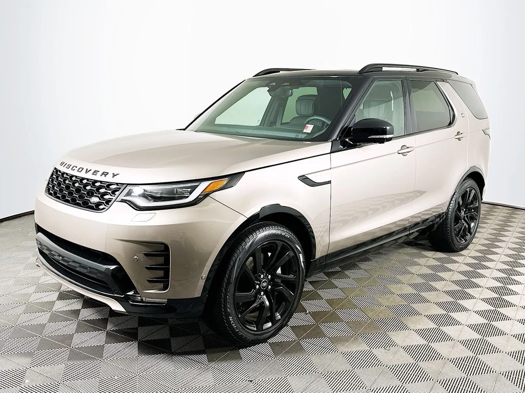 2025 Land Rover Discovery P300 Dynamic SE's photo