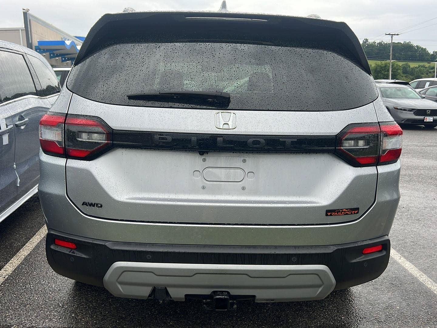 Used 2025 Lunar Silver Metallic Honda TrailSport image 3