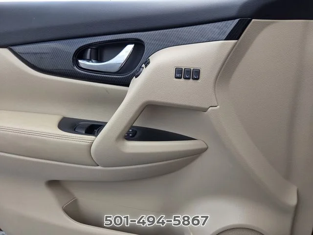 Used 2020 Red Nissan SL image 26