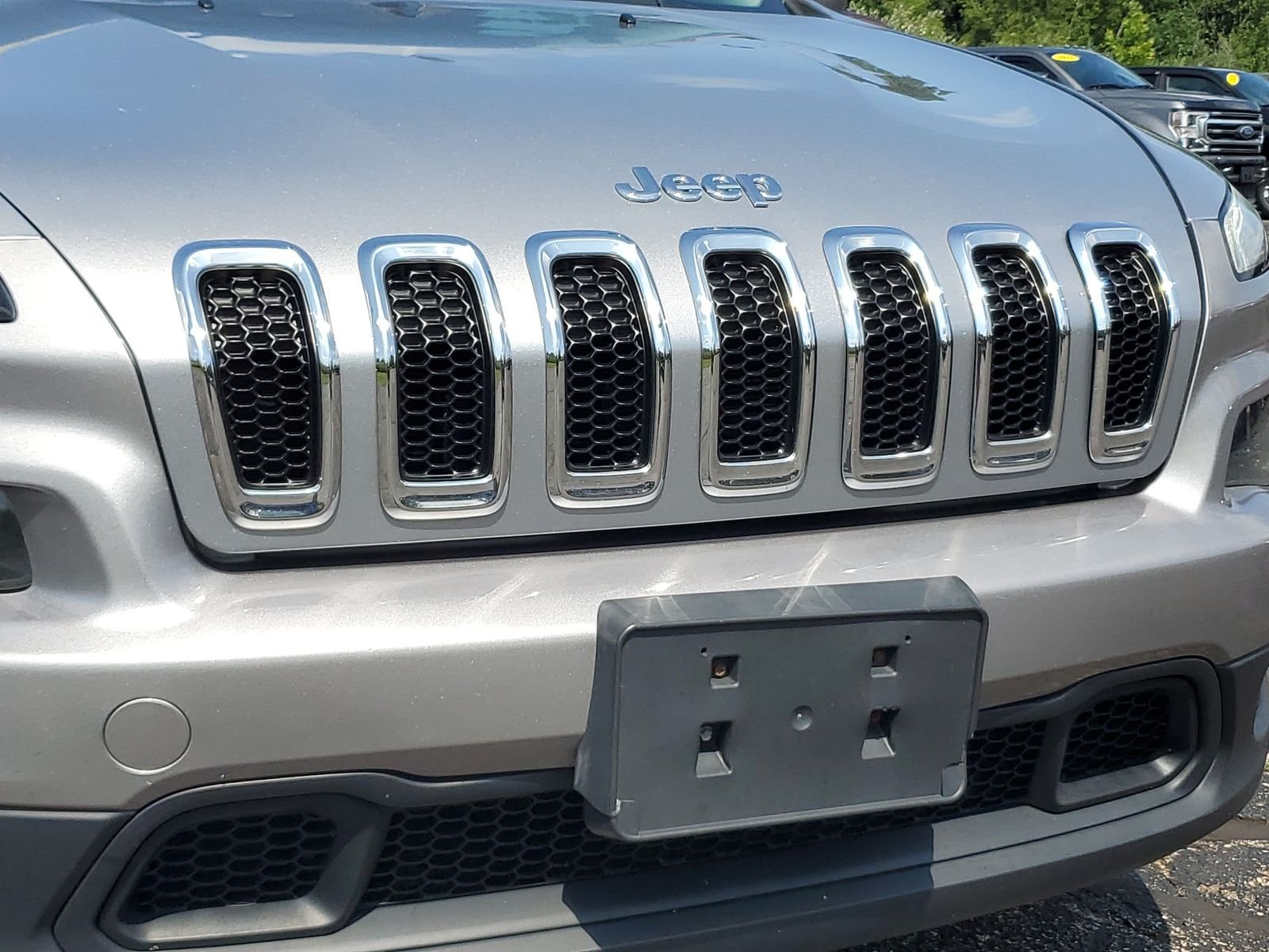 Used 2015 Silver Jeep Latitude image 26