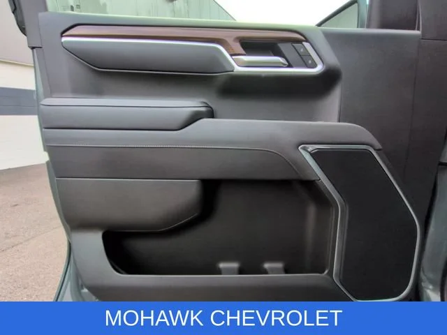 Used 2025 Cypress Gray Chevrolet LT (2FL) image 23
