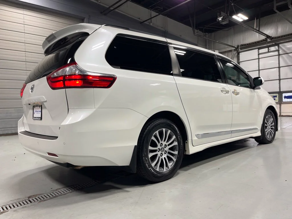 Used 2018 Blizzard Pearl Toyota XLE image 7