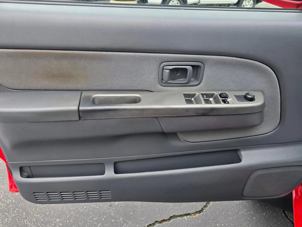 Used 2002 Red Nissan  image 8