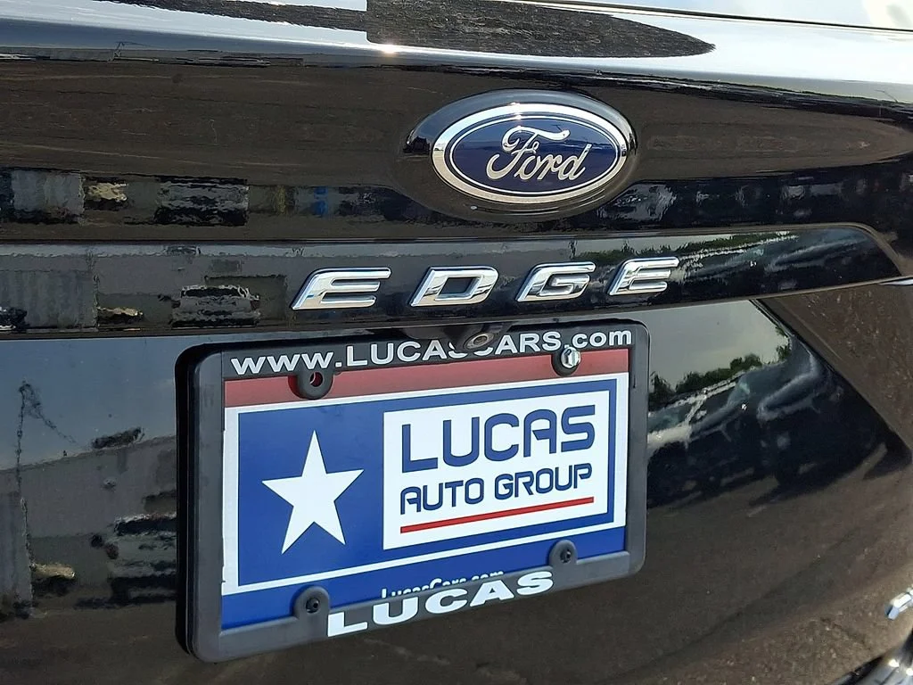 Used 2022 Black Ford SEL image 32