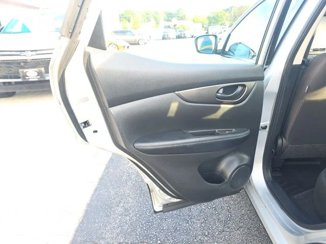Used 2020 Silver Nissan S image 24