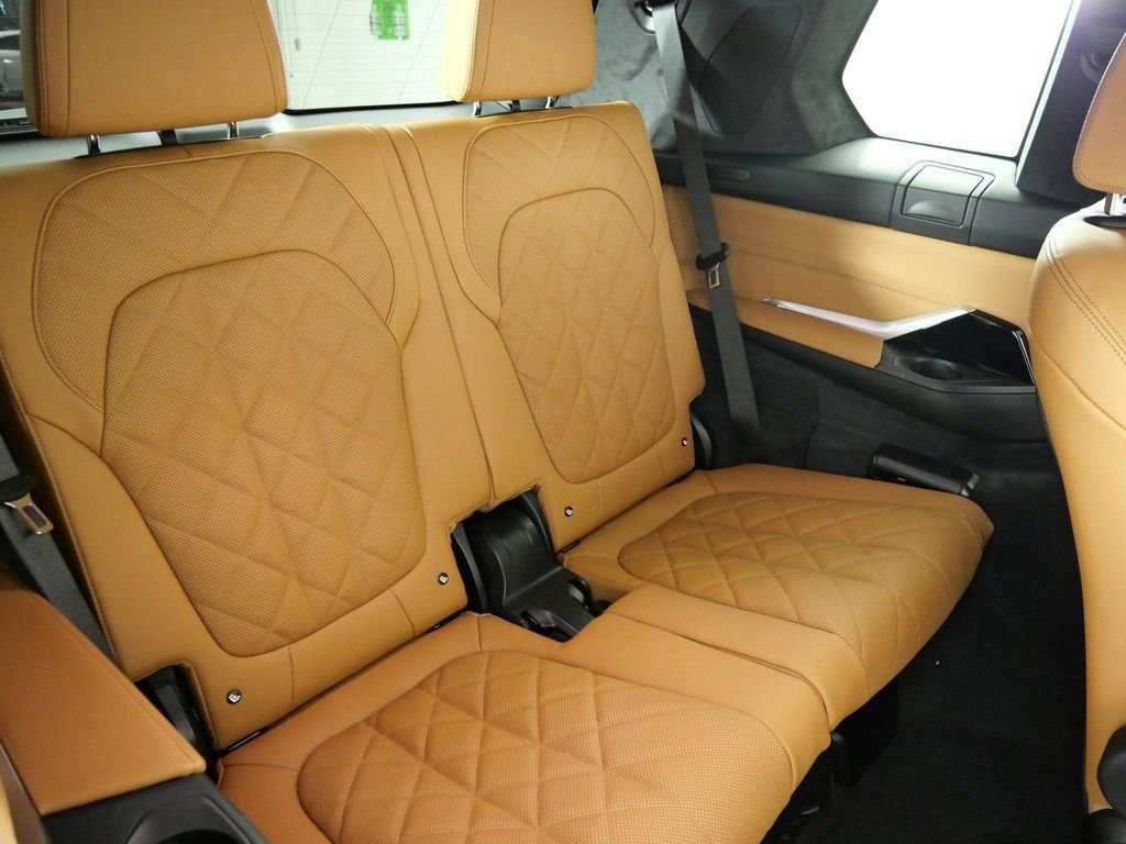 Used 2026 Gray BMW xDrive40i image 30