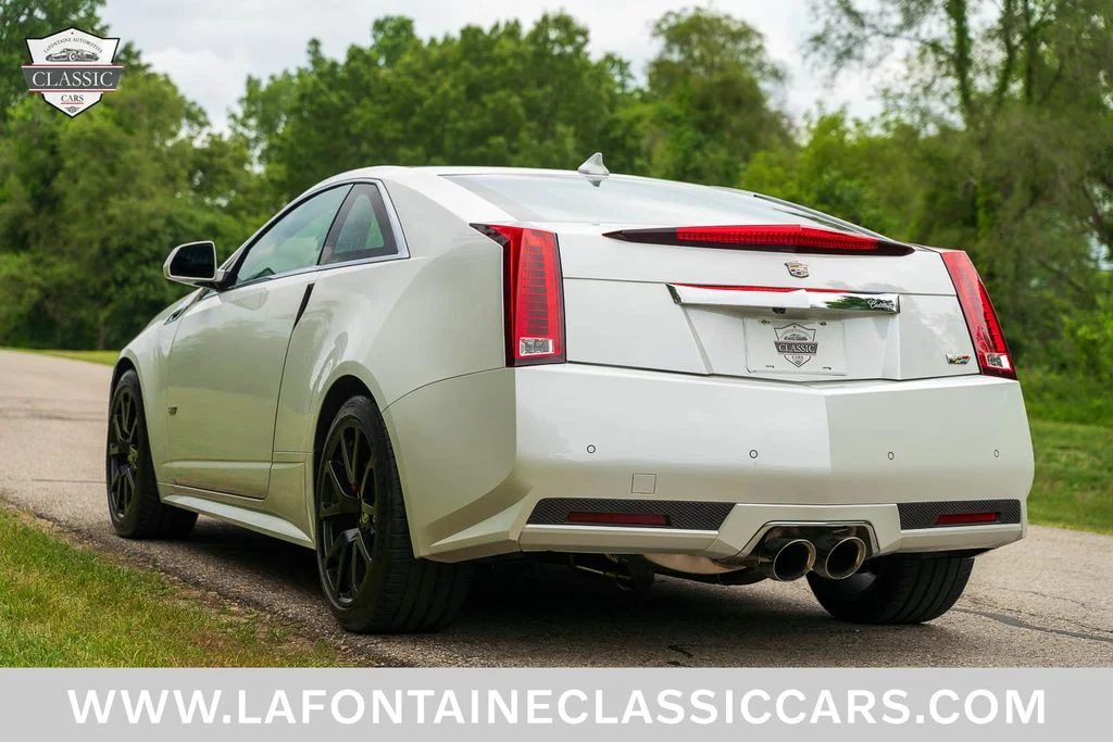 Used 2015 White Cadillac Base image 31