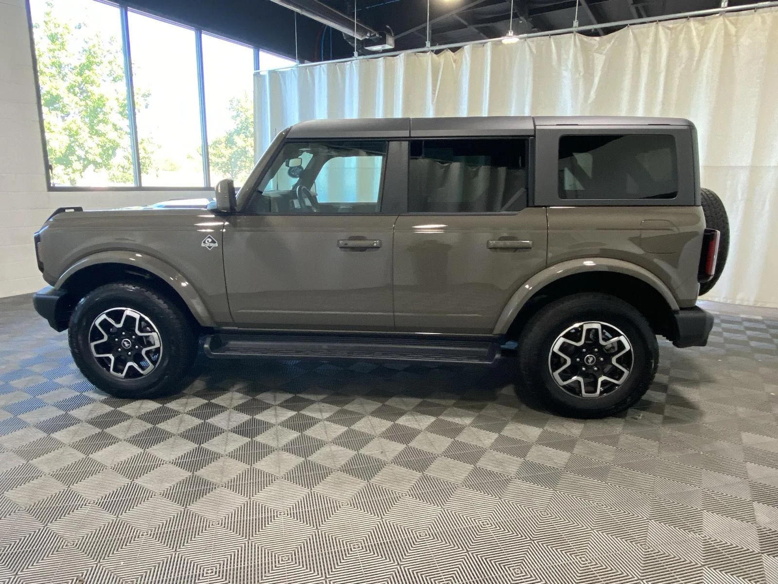 Used 2025 Marsh Gray Ford Outer Banks image 8