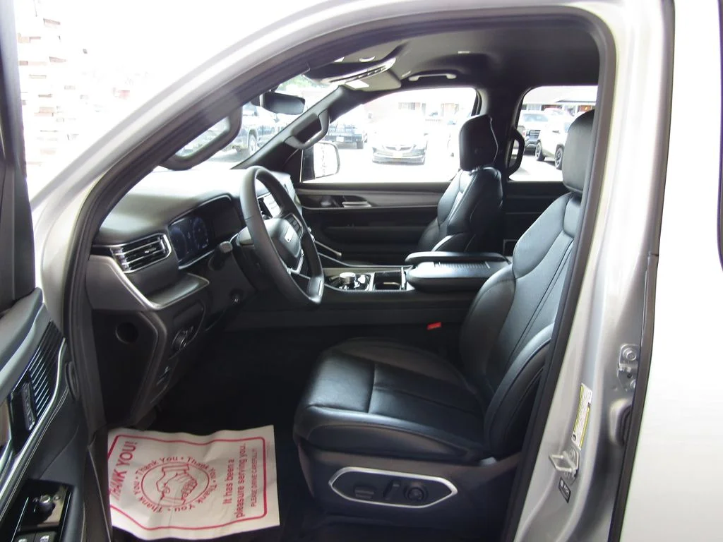 Used 2025 Silver Zynith Jeep Series II image 28